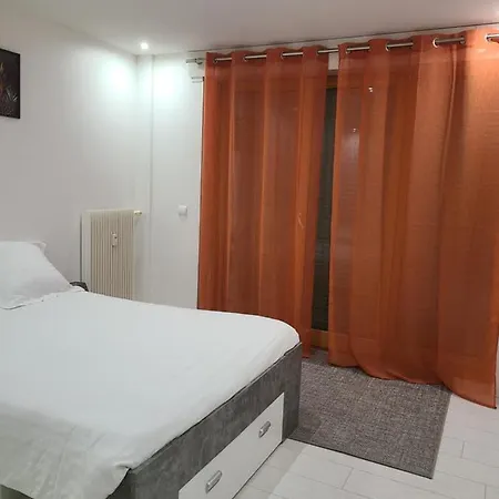 Meuble Aux Portes De Geneve Апартаменты *